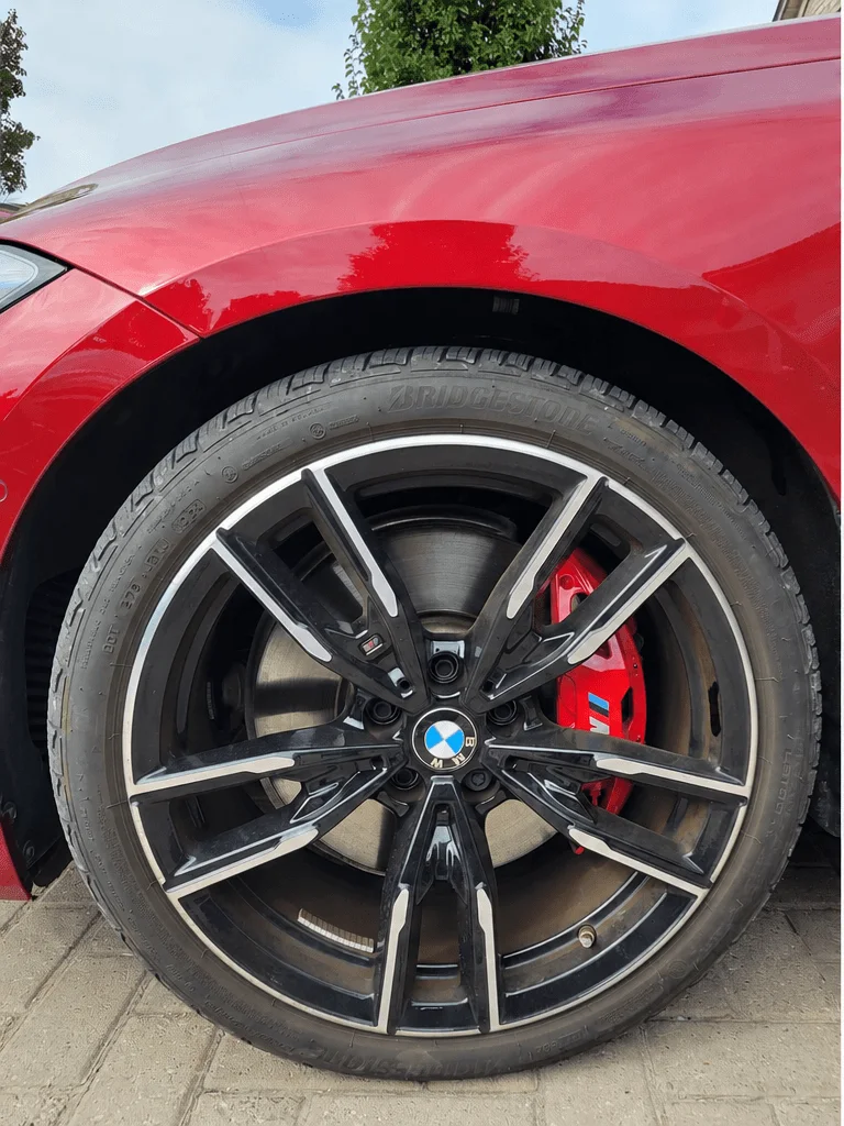 Before: brake dust on the wheel and red caliper of a BMW M440i